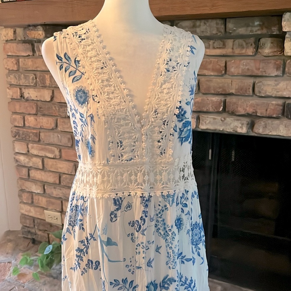 ZLEurope gorgeous blue/white plant/animal fully lined maxi dress size Medium